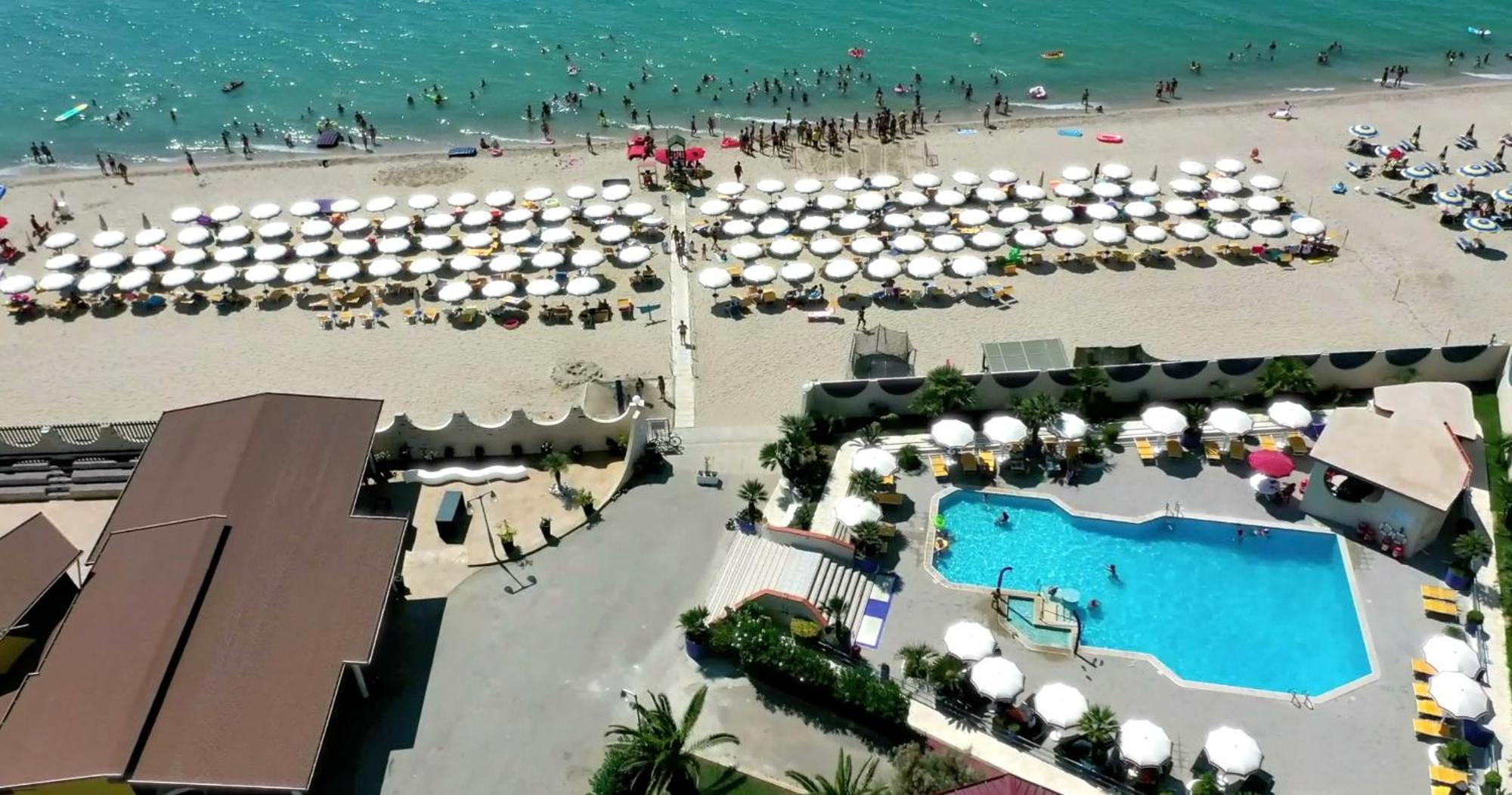 Nirvana Club Village 博特里塞罗 外观 照片
